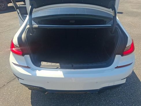 Used 2021 BMW 330i Sedan w/ M Sport Package RWD image 29