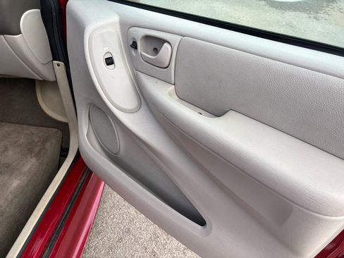 Used 2005 Dodge Grand Caravan SXT image 27