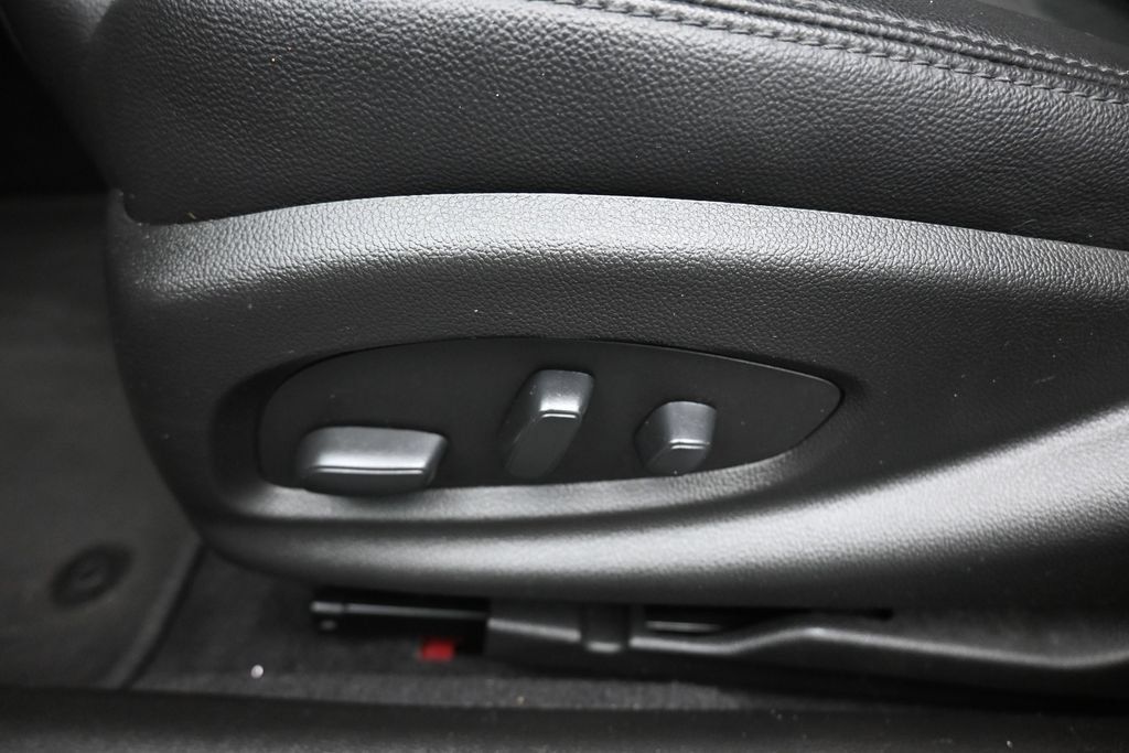 Used 2019 Chevrolet Impala LT FWD image 12