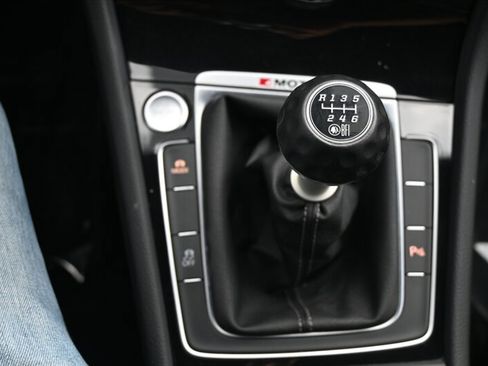 Used 2019 Volkswagen Golf R 4-Door image 37