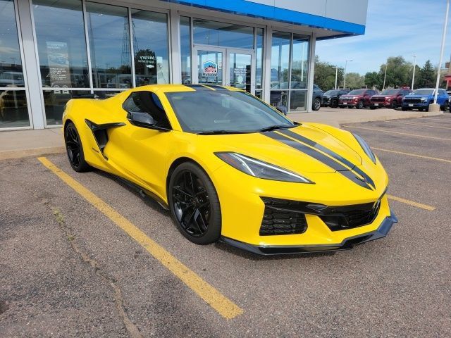 Used 2025 Chevrolet Corvette Z06 RWD image 3
