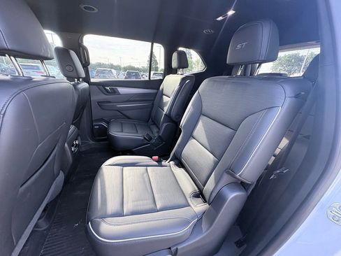 Used 2025 Buick Enclave Sport Touring FWD image 7