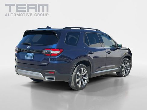 Used 2025 Honda Pilot Touring image 7