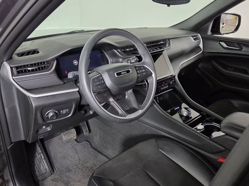 Used 2023 Jeep Grand Cherokee Altitude image 16