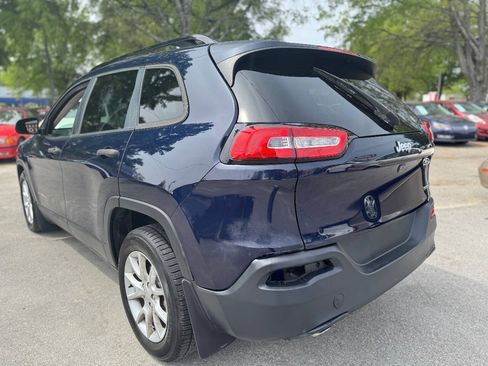 Used 2016 Jeep Cherokee Sport FWD image 5