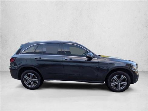 Used 2022 Mercedes-Benz GLC 300 image 4