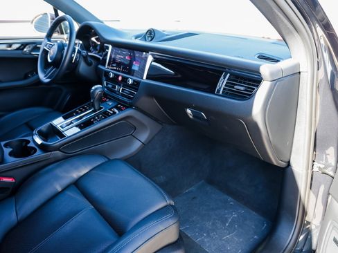 Certified 2025 Porsche Macan image 29