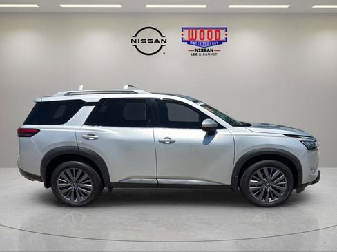 Used 2023 Nissan Pathfinder SL w/ SL Premium Package AWD/4WD image 2
