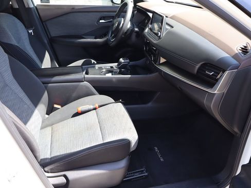 Used 2021 Nissan Rogue SV FWD image 16