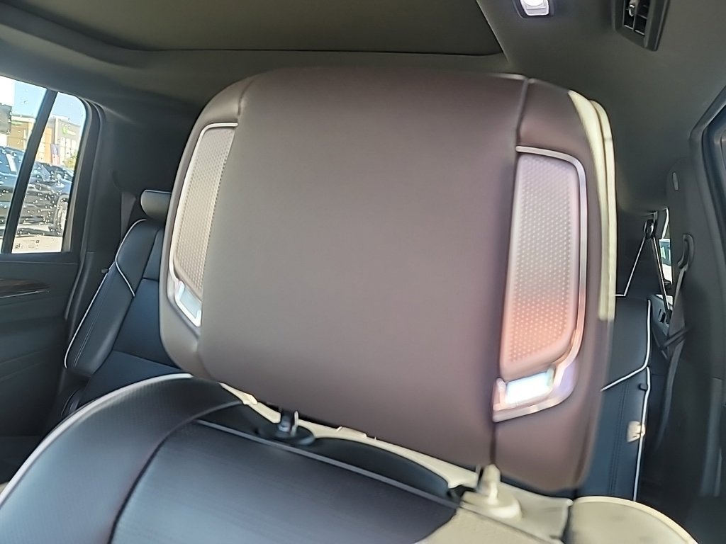 Used 2023 Cadillac Escalade ESV Premium Luxury w/ Performance Package AWD/4WD image 22