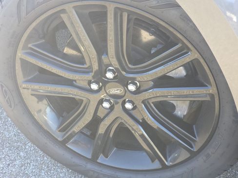 Used 2021 Ford Edge ST-Line image 25