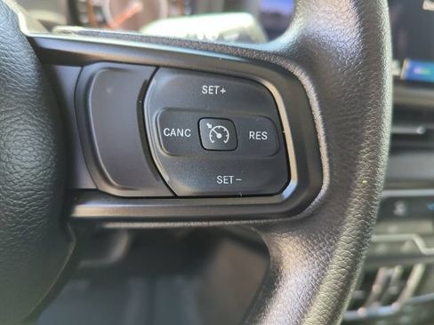 Certified 2025 Jeep Gladiator Sport AWD/4WD image 13