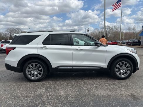 New 2026 Ford Explorer Platinum image 9