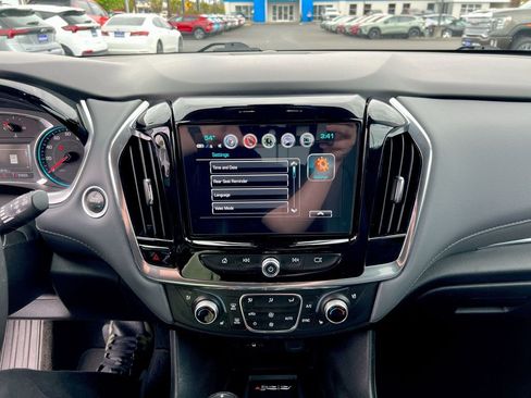 Used 2018 Chevrolet Traverse Premier w/ Driver Confidence II Package FWD image 13