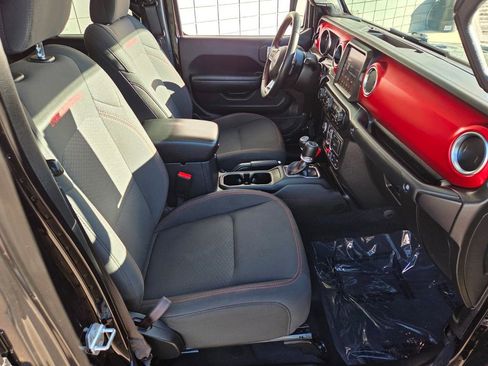 Used 2022 Jeep Gladiator Rubicon w/ Cold Weather Group image 14