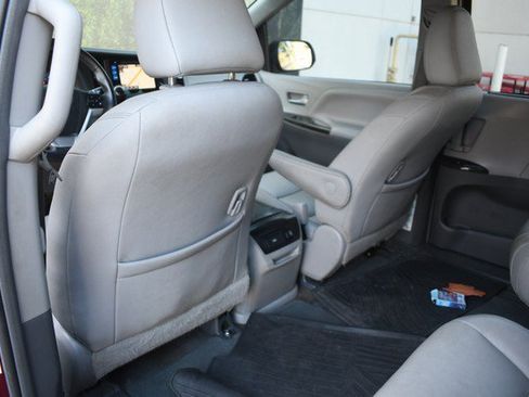 Used 2017 Toyota Sienna XLE Premium FWD image 22