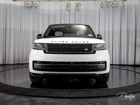 Used 2025 Land Rover Range Rover Autobiography AWD/4WD image 2