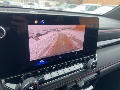 Used 2023 Chevrolet Colorado Z71 w/ Z71 Convenience Package 2 image 13