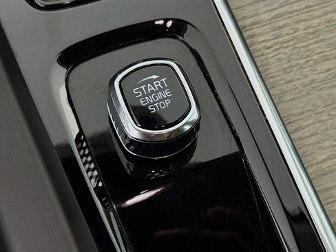 Used 2022 Volvo XC60 B5 Inscription w/ Advanced Package image 20