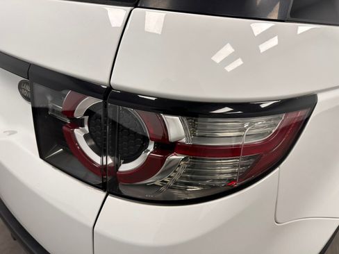 Used 2018 Land Rover Discovery Sport HSE image 13