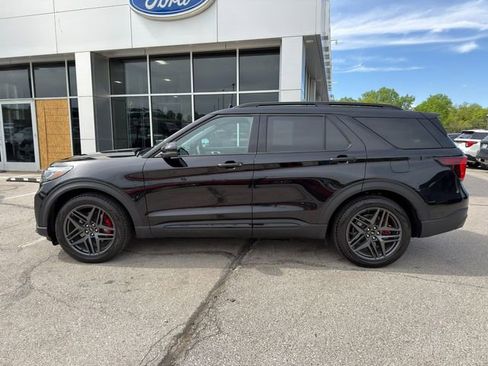Used 2025 Ford Explorer ST AWD/4WD image 4
