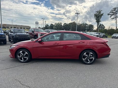 Used 2023 Hyundai Elantra SEL w/ Convenience Package image 6
