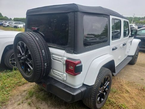 Used 2023 Jeep Wrangler Unlimited Sahara w/ Cold Weather Group AWD/4WD image 3