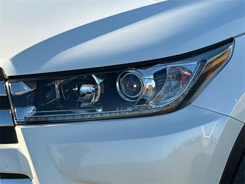 Used 2019 Toyota Highlander Limited image 4