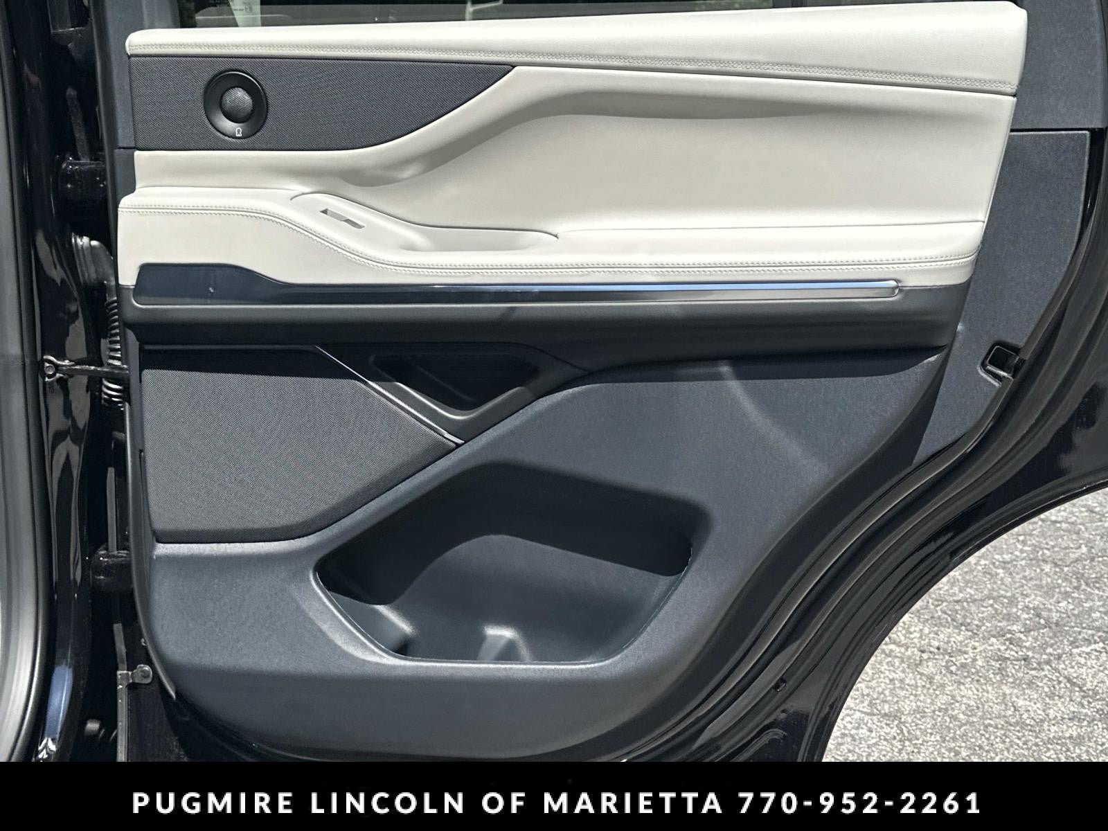 New 2026 Lincoln Navigator Premiere AWD/4WD image 17