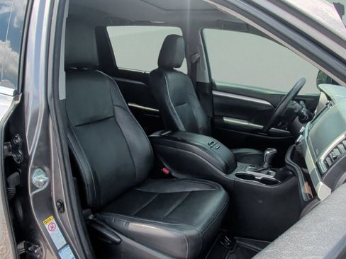 Used 2016 Toyota Highlander XLE AWD/4WD image 40
