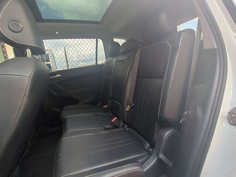 Used 2022 Volkswagen Tiguan SE w/ Panoramic Sunroof Package FWD image 17