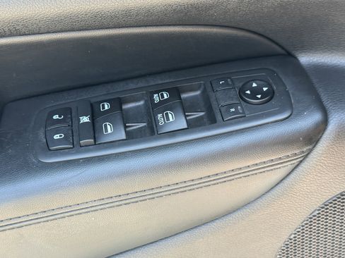 Used 2018 Jeep Grand Cherokee Altitude RWD image 26