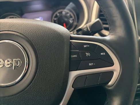 Used 2018 Jeep Cherokee Limited w/ Luxury Group AWD/4WD image 27