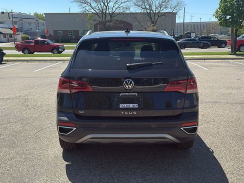 Used 2024 Volkswagen Taos SE image 29