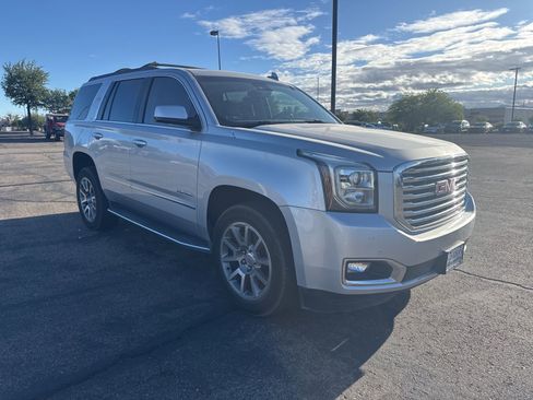 Used 2017 GMC Yukon SLT w/ Premium Edition image 7
