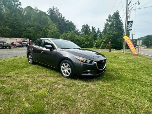 Used 2018 MAZDA MAZDA3 Sport image 3