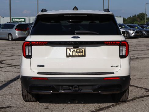 Used 2025 Ford Explorer ST-Line w/ ST-Line Street Pack AWD/4WD image 5