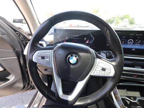 Used 2023 BMW X7 xDrive40i AWD/4WD image 17