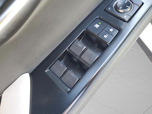 Used 2021 Lexus UX 200 w/ Accessory Package (Z1) image 18