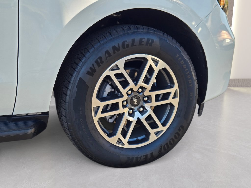 Used 2026 Ford Expedition Active RWD image 11