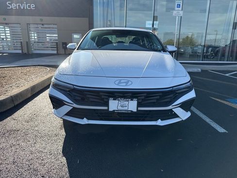 Certified 2024 Hyundai Elantra SEL image 2