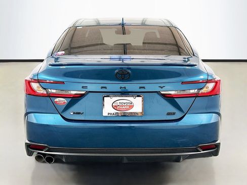 Used 2025 Toyota Camry SE w/ Convenience Package FWD image 5