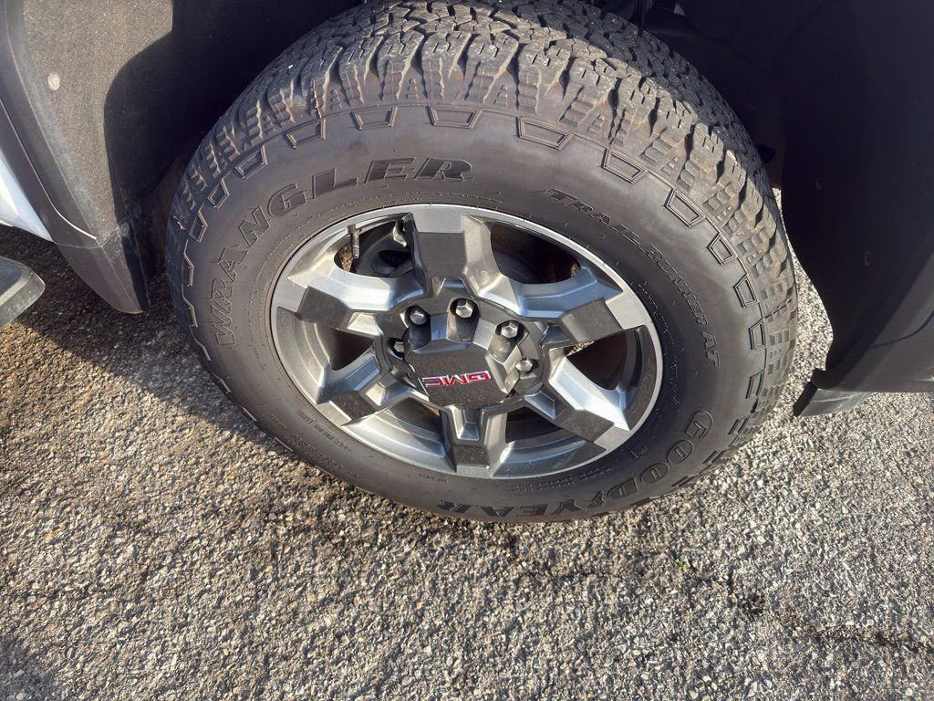 Used 2025 GMC Sierra 2500 SLT w/ SLT Premium Package AWD/4WD image 3