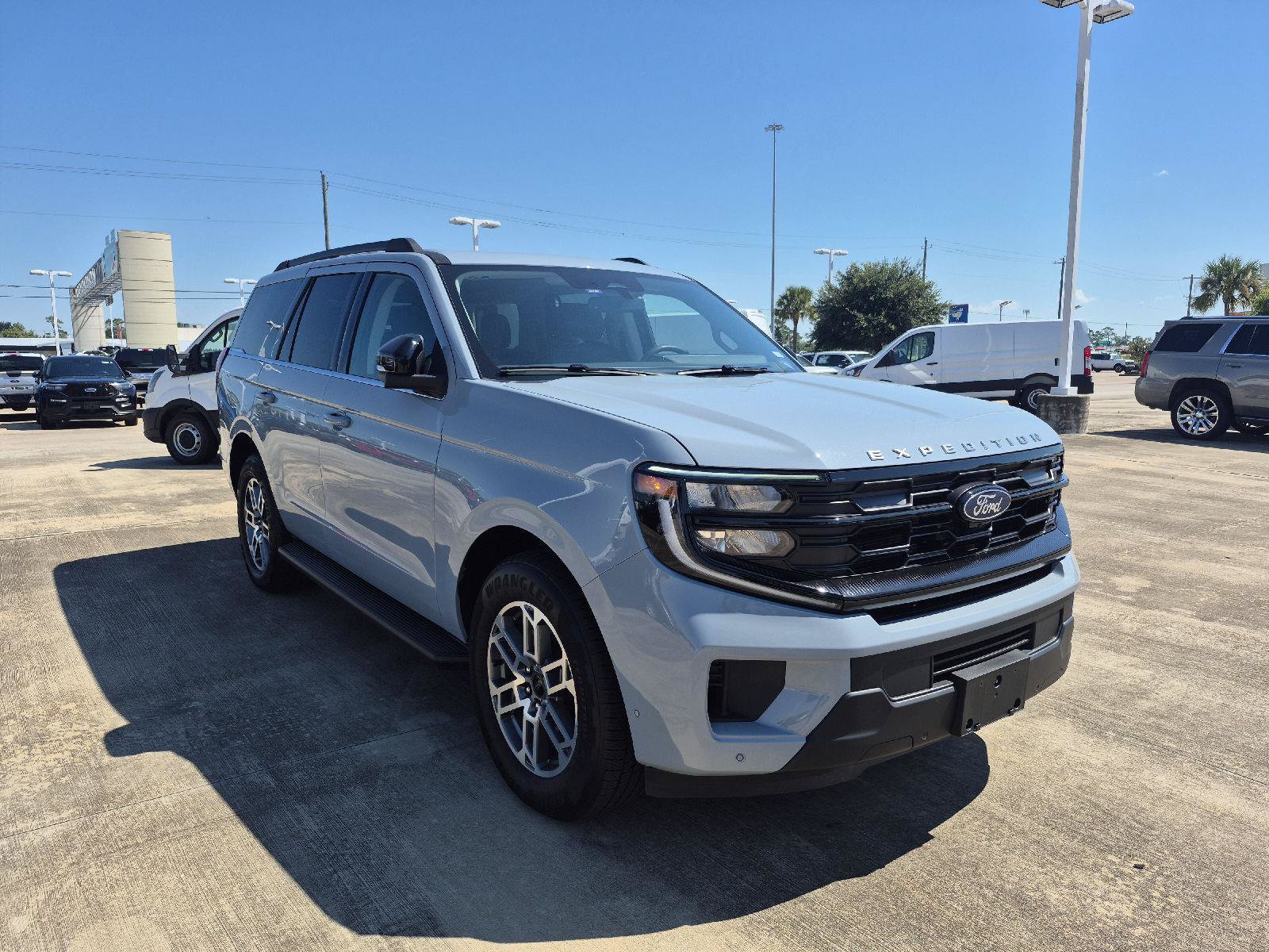 Used 2025 Ford Expedition Active RWD image 20