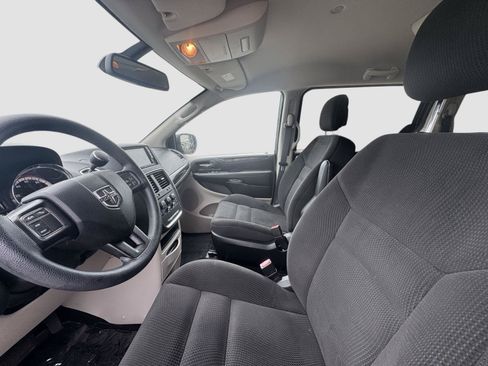 Used 2019 Dodge Grand Caravan SE w/ UConnect Hands-Free Group FWD image 26