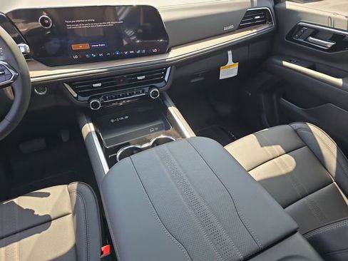 New 2025 Chevrolet Suburban High Country image 10