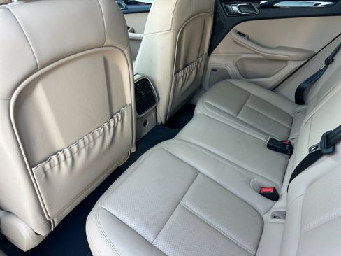 Certified 2026 Porsche Macan AWD/4WD image 13