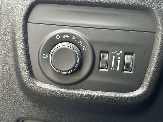 Certified 2023 Jeep Grand Cherokee Altitude AWD/4WD image 26