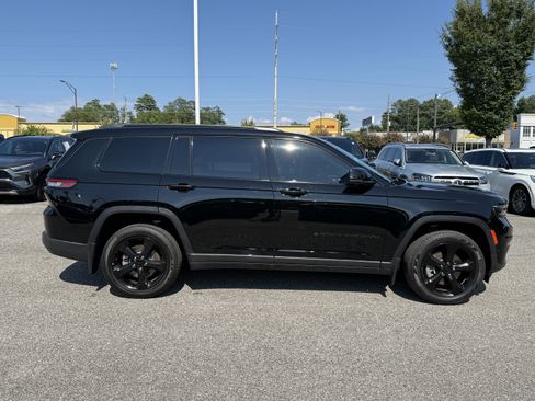 Used 2023 Jeep Grand Cherokee L Limited w/ Luxury Tech Group II AWD/4WD image 11