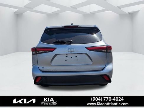 Used 2023 Toyota Highlander L FWD image 4